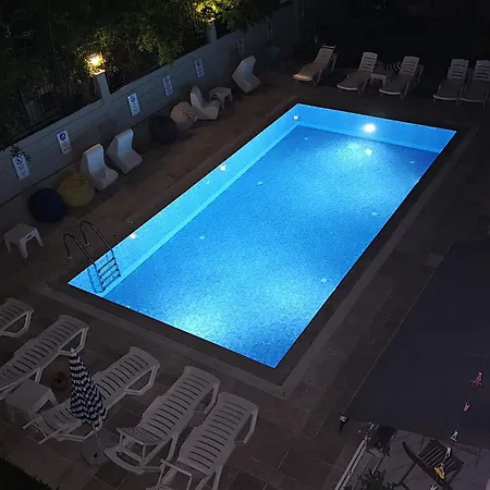 Turkuaz Sitesi 2 Odali Esyali Ve Havuzlu Manzarali Kisi Fiyati Degil Oda Fiyati